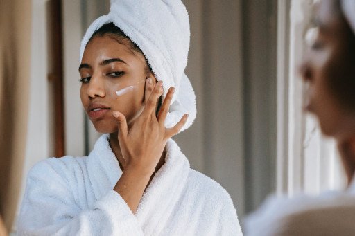 The Ultimate Guide to Nourishing Aging Skin: Proven Techniques for a Radiant Complexion